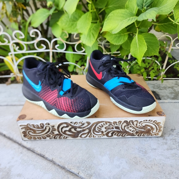 Nike Kids Sneakers Black and Red - Picture 4 of 11